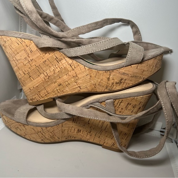 Guess Treacy Lace Up Wedge Sandal Gray Faux Suede Size 6 1/2 M - Picture 7 of 10